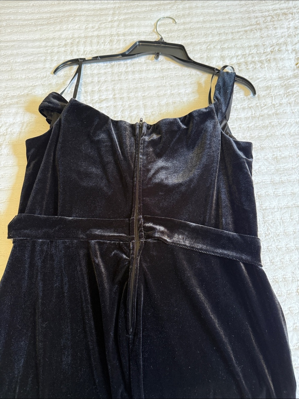 Elegant Black-velvet dress off the shoulder with a matching belt - Picture 6 of 10